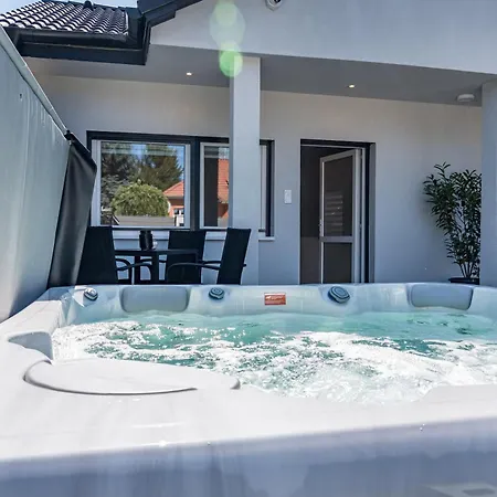 דירה Balatonic Moon&sun Apartmanhaz שיופוק